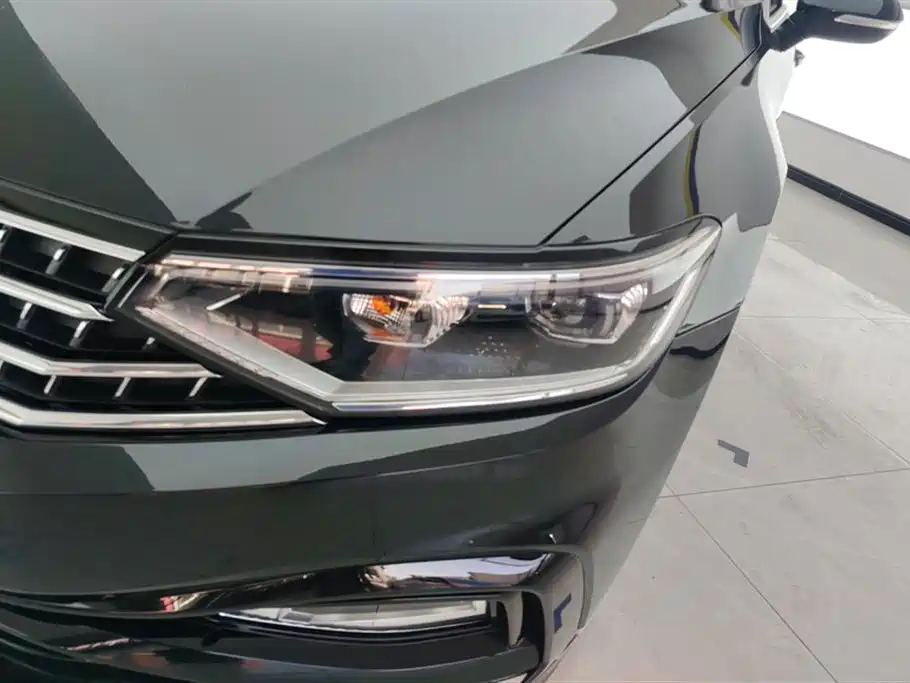 Volkswagen Magotan 2023 2 Million Units Anniversary Edition 330TSI DSG Leading Type фото 5