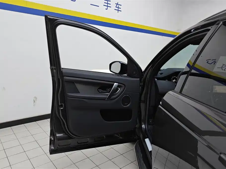 Land Rover Discovery Sport 2022 249PS Metropolis Edition 5-Seater фото 7
