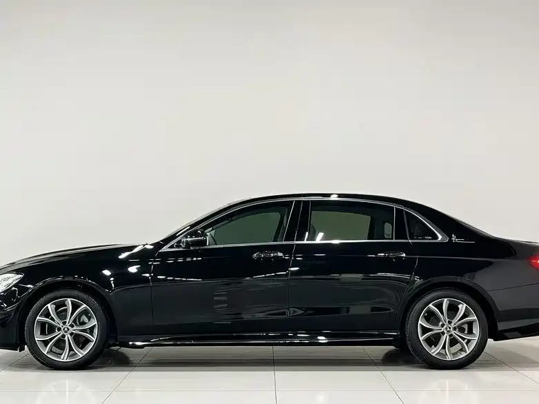 Mercedes-Benz E-Class 2023 E 300 L Sport Luxury фото 3