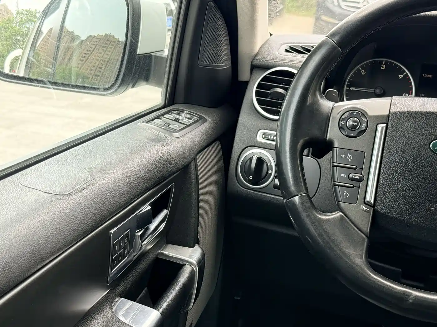 Land Rover Discovery 2013 3.0 SDV6 HSE Diesel фото 15