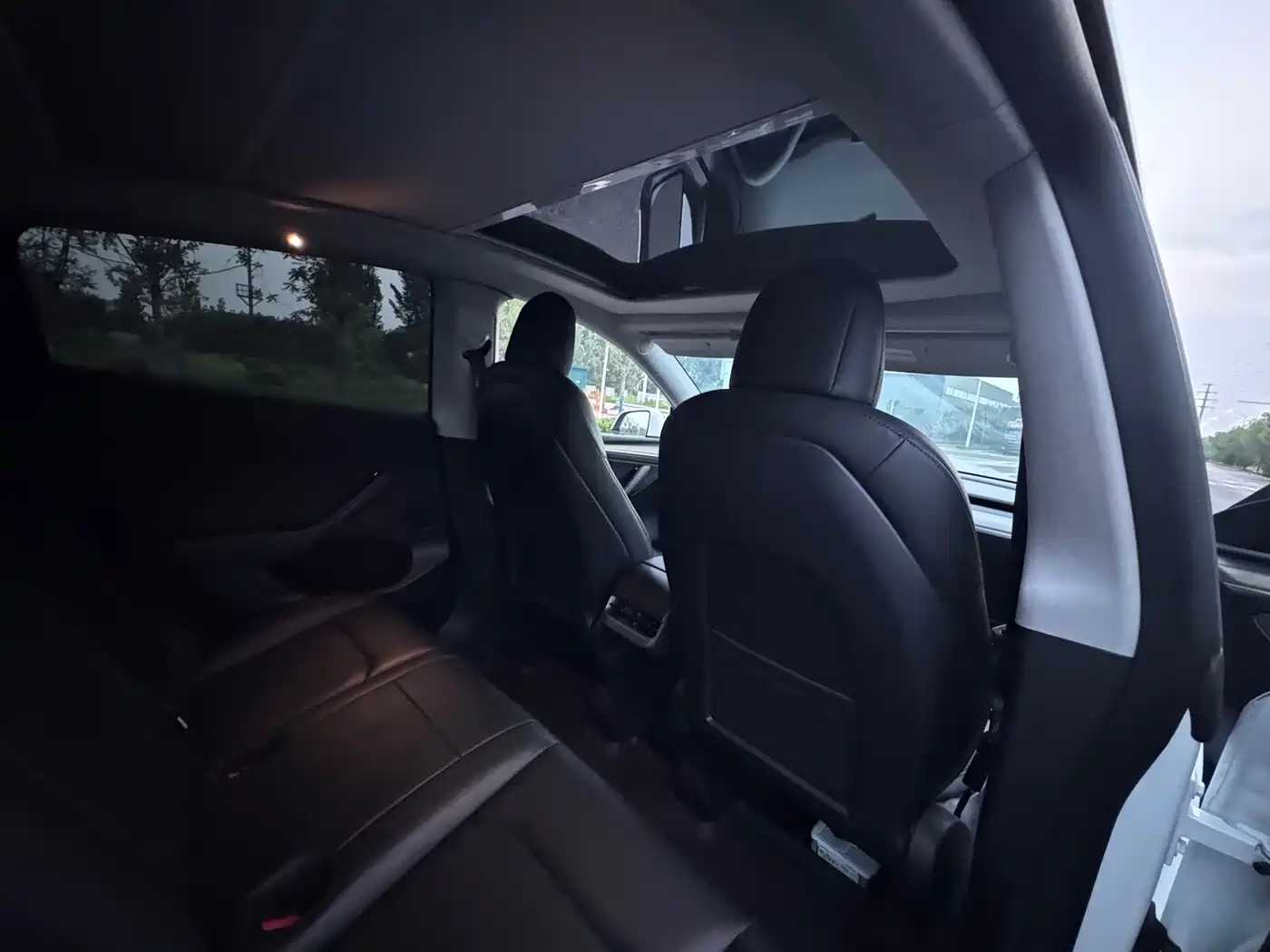 Photo 13 - Tesla Model Y