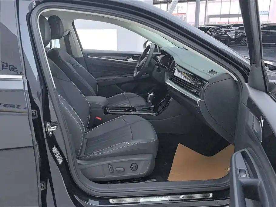 Volkswagen Passat 2023 Facelift 330TSI Starlight Elite Edition фото 8