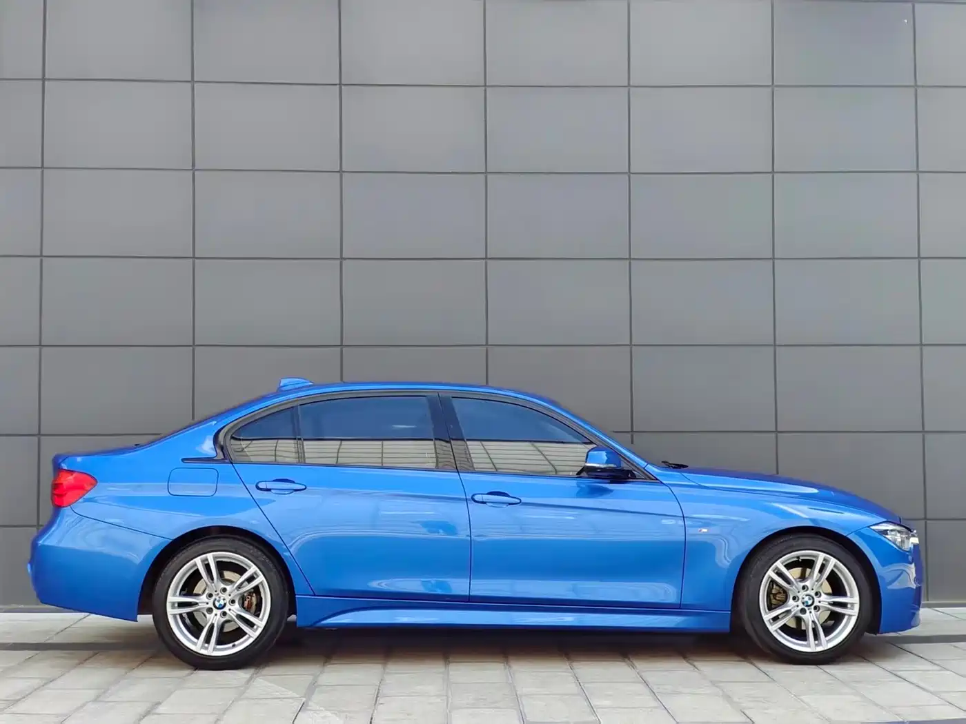 BMW 3 Series 2017 320Li M Sport фото 4