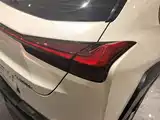Фото 8 - Lexus UX