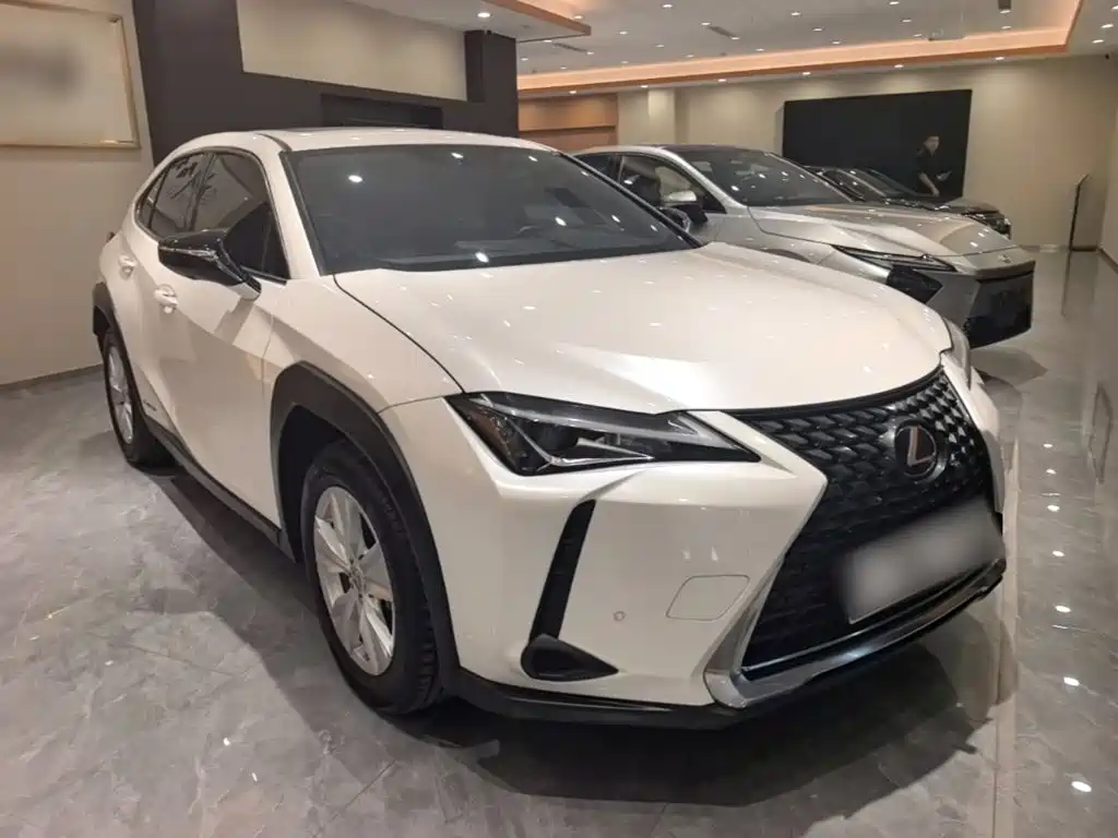 Фото 4 - Lexus UX