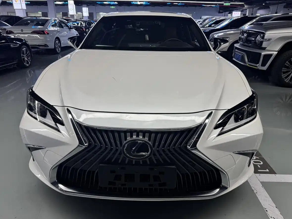 Lexus ES 2020 200 Excellence фото 3