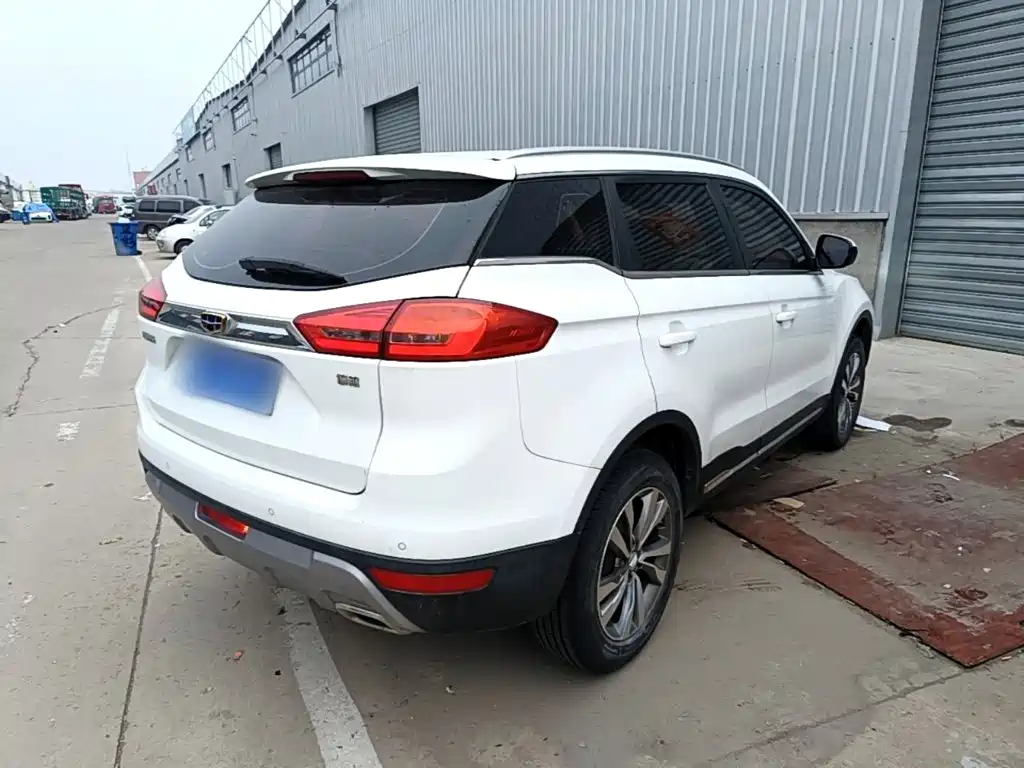 Фото 7 - Geely Atlas