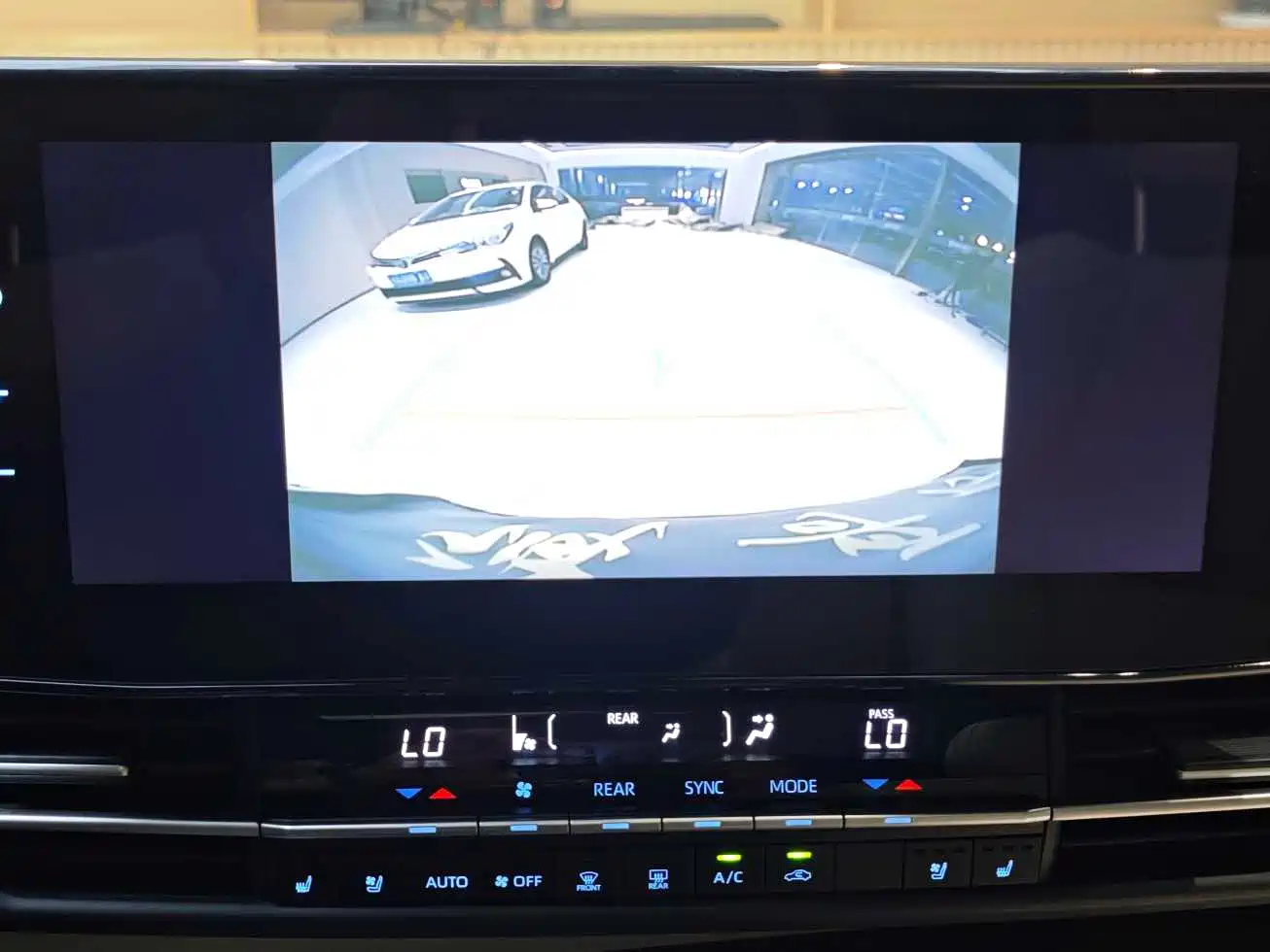 Toyota Sienna 2021 2.5L Hybrid Premium Edition фото 12