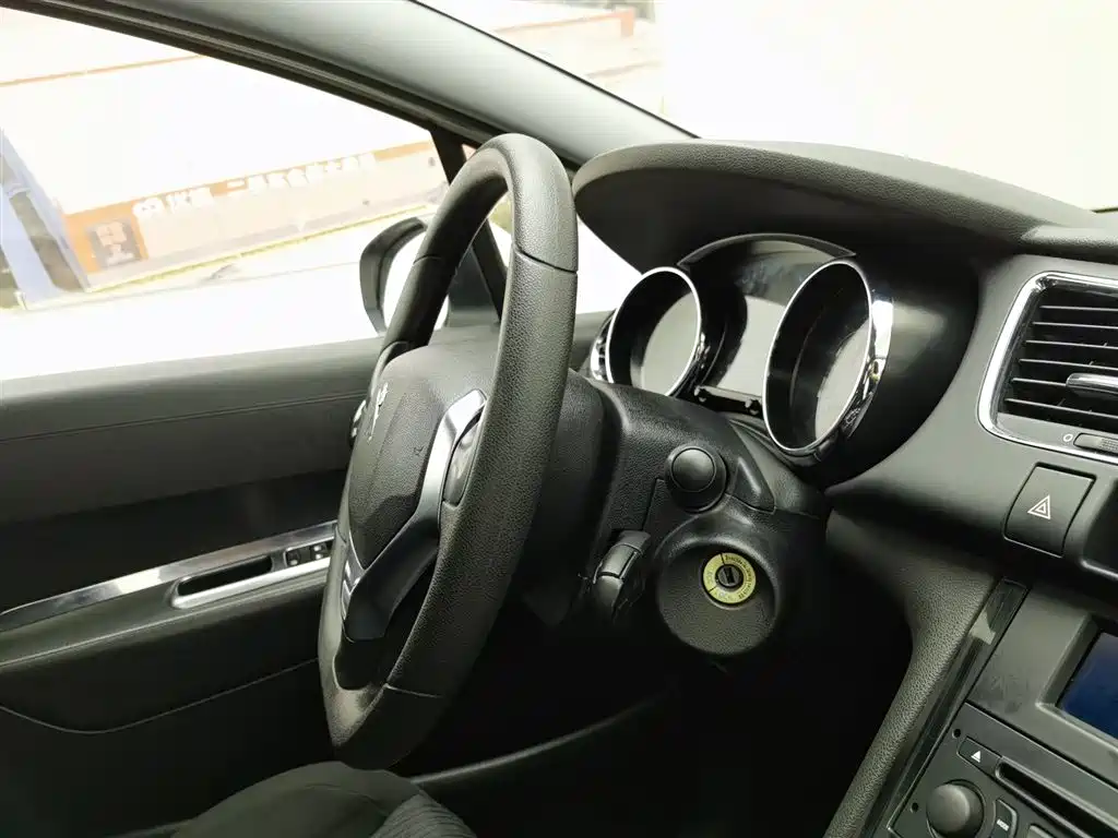 Peugeot 3008 2015 2.0L Automatic Classic Edition фото 22
