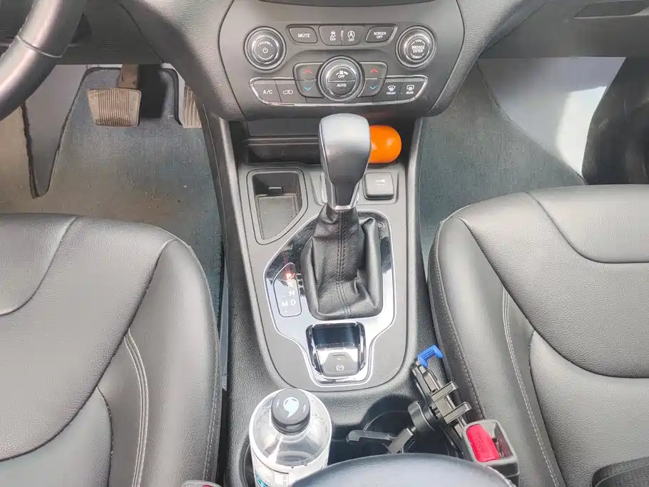 Jeep Cherokee 2021 2020 2.0T 2WD Leading Edition