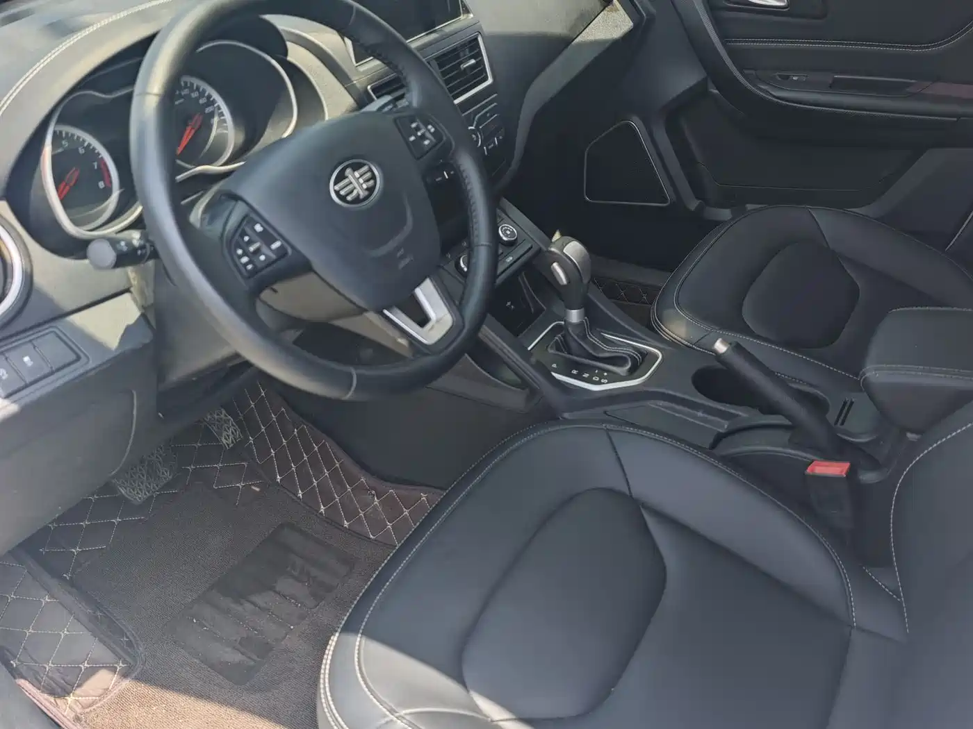Besturn X40 2018 2018 Internet Celebrity Edition 1.6L Automatic Luxury