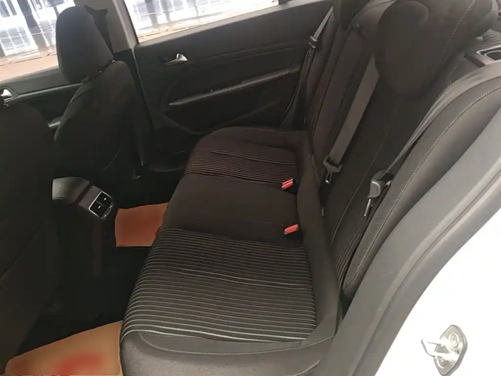 Peugeot 408 2016 1.6T Automatic Luxury Edition фото 17
