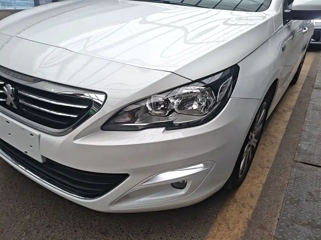 Peugeot 408 2016 1.6T Automatic Luxury Edition фото 24