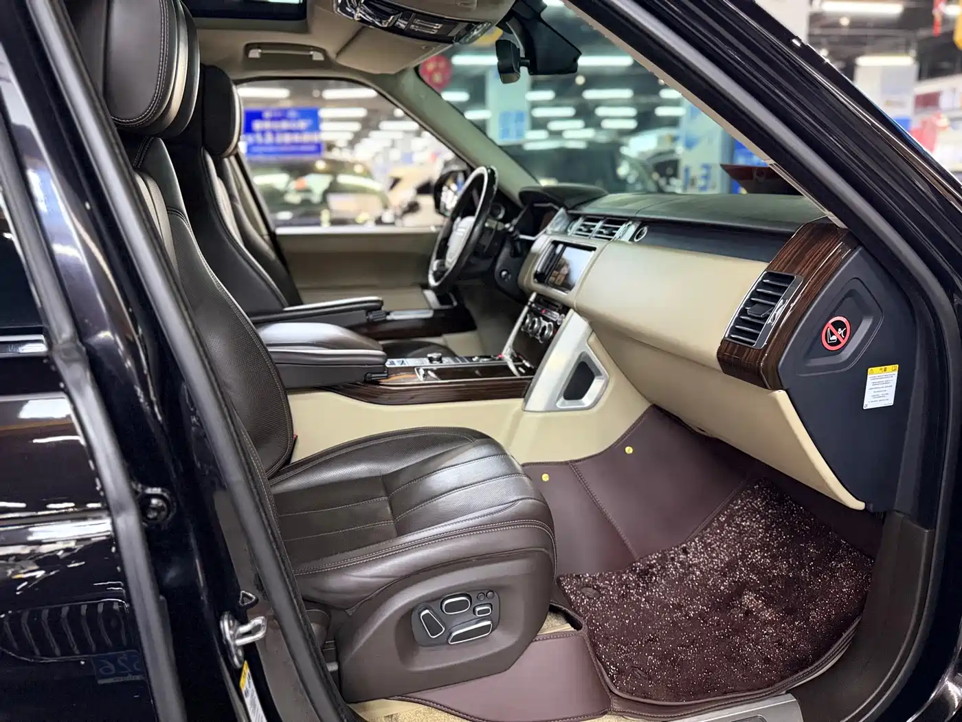 Land Rover Range Rover 2015 3.0 SC V6 Vogue SE Genesis Extended Edition фото 12
