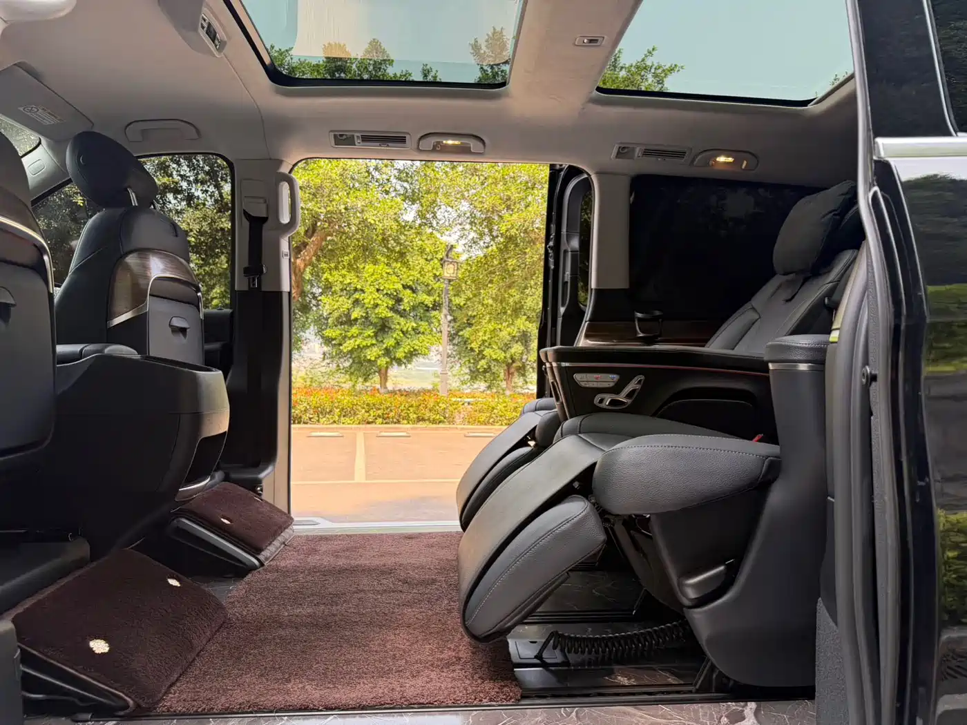 Mercedes-Benz V-Class 2022 V 260 L Long Wheelbase Luxury Edition фото 18