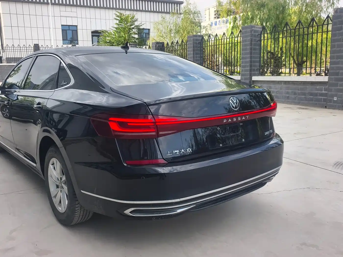 Volkswagen Passat 2022 280TSI Business Edition фото 17