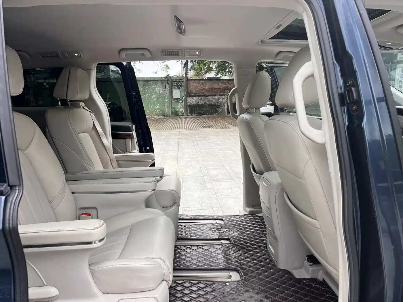 GAC Trumpchi Trumpchi M8 2018 320T Exclusive Edition фото 8