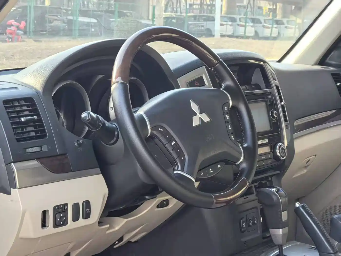 Mitsubishi Pajero (Import) 2018 3.0L Automatic Premium Edition фото 5