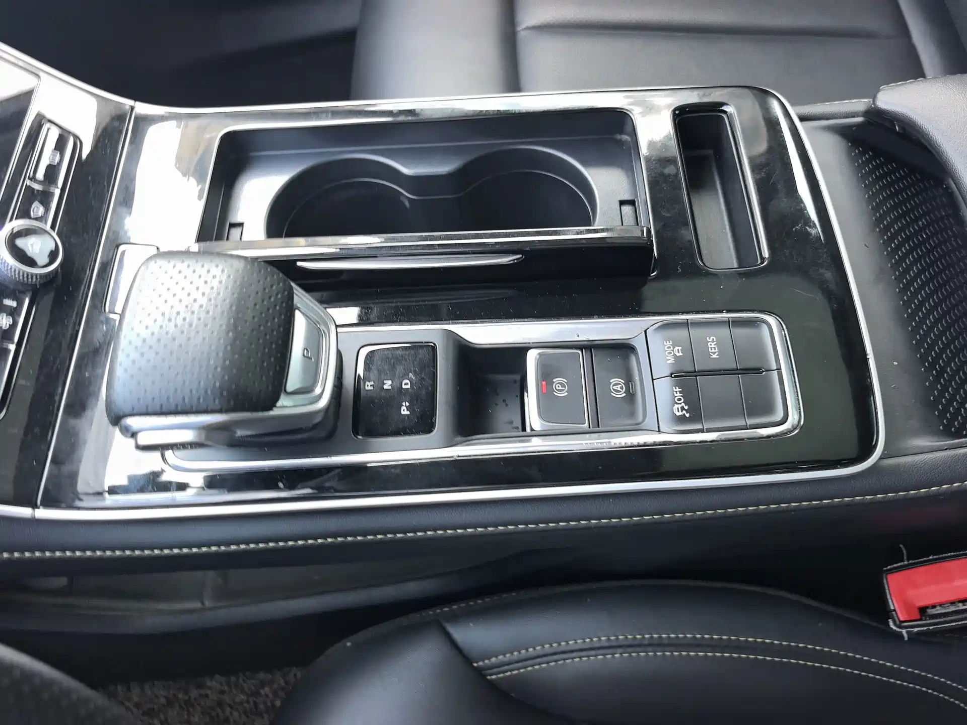 Фото 15 - Roewe i6 MAX EV