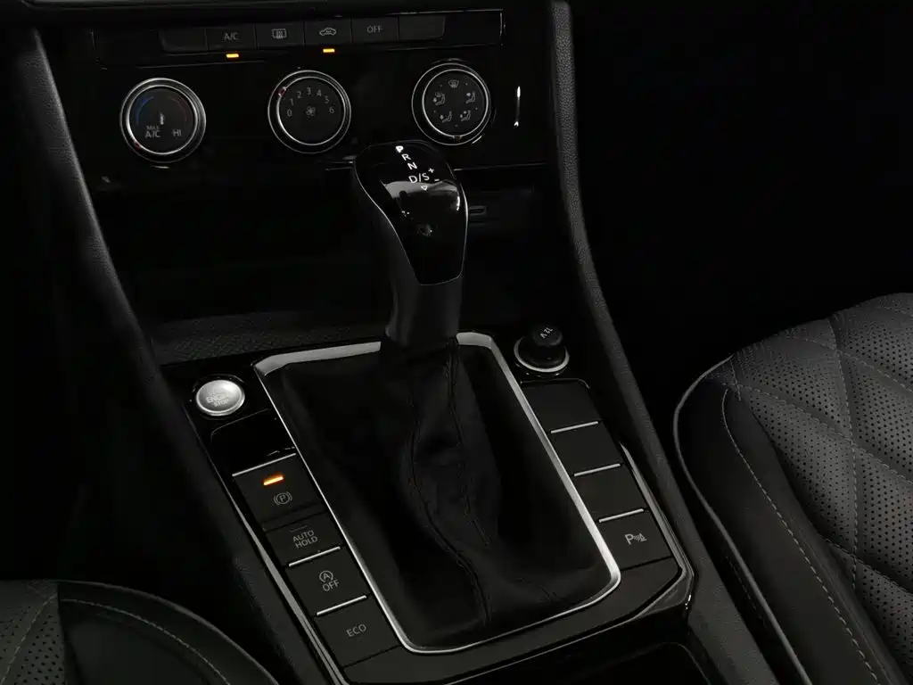Volkswagen Sagitar 2024 300TSI DSG Surpass Edition фото 13
