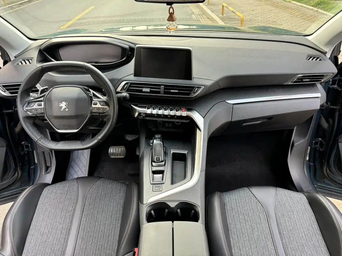 صورة 6 - Peugeot 5008