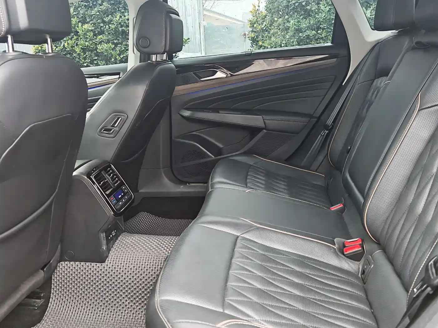 Volkswagen Passat 2020 330TSI Luxury Edition China VI фото 5