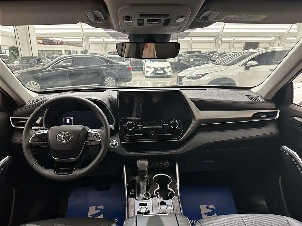 TOYOTA HIGHLANDER