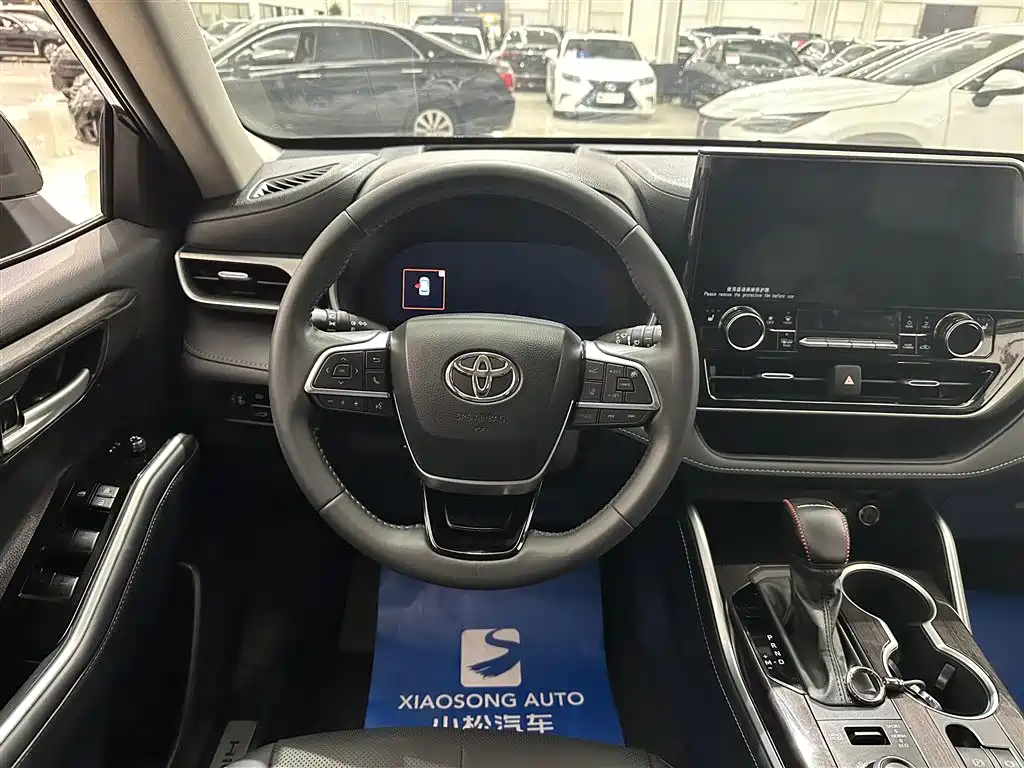 TOYOTA HIGHLANDER