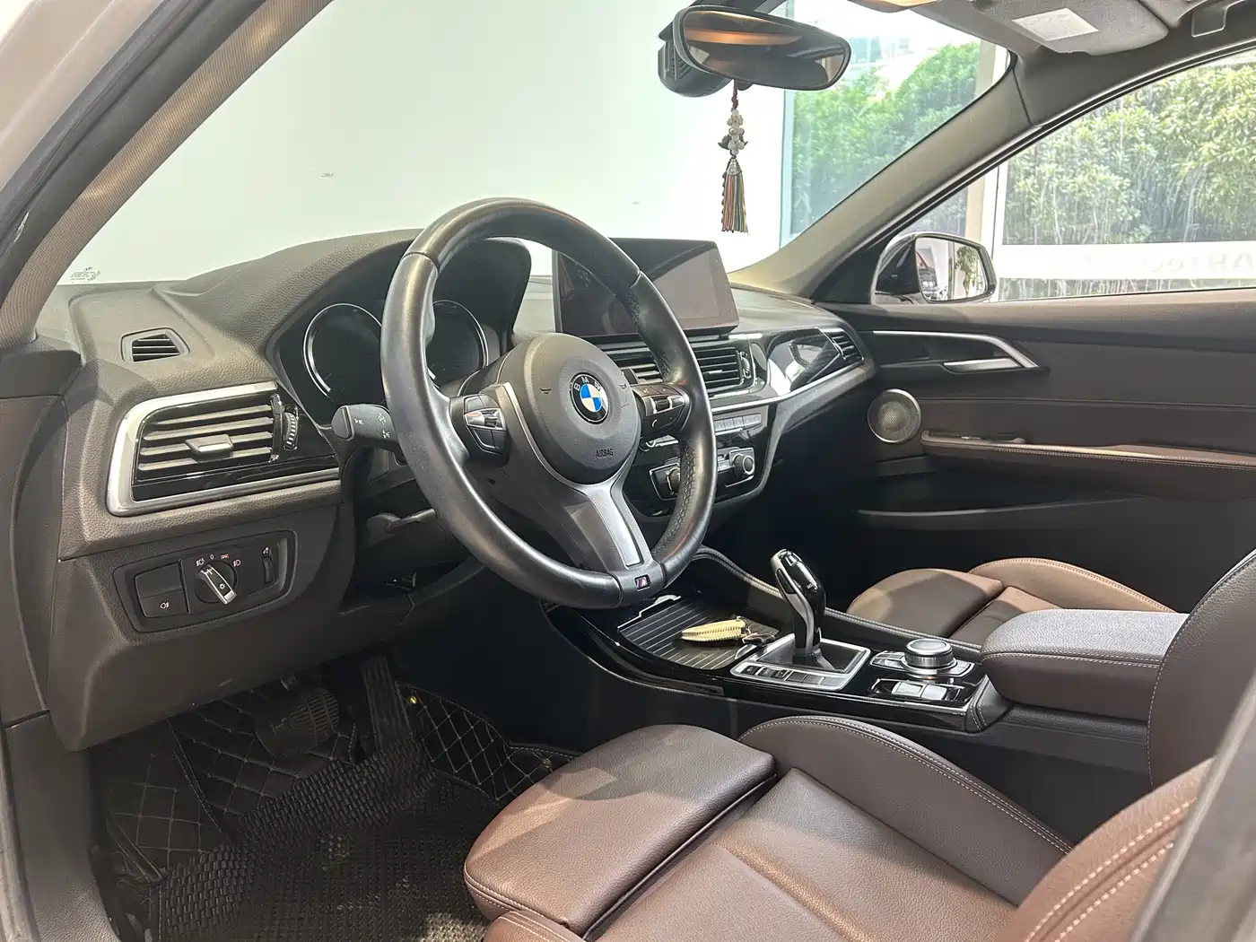 BMW 1 Series 2021 120i M Sport Shadow Edition фото 7