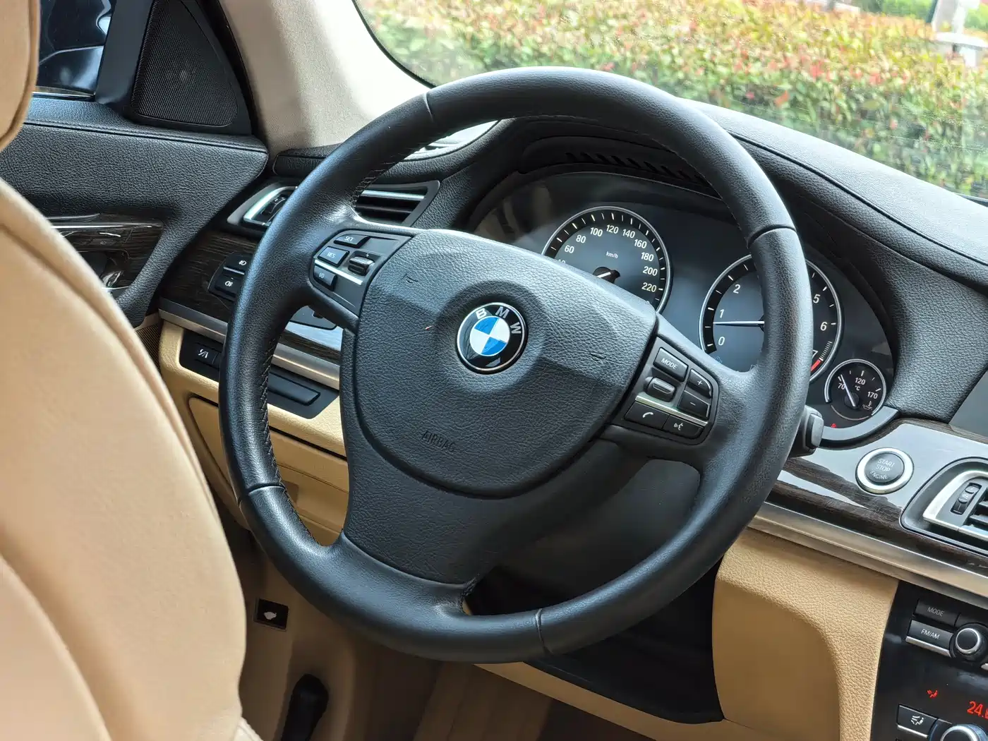 BMW 7 Series 2009 740Li Premium фото 12