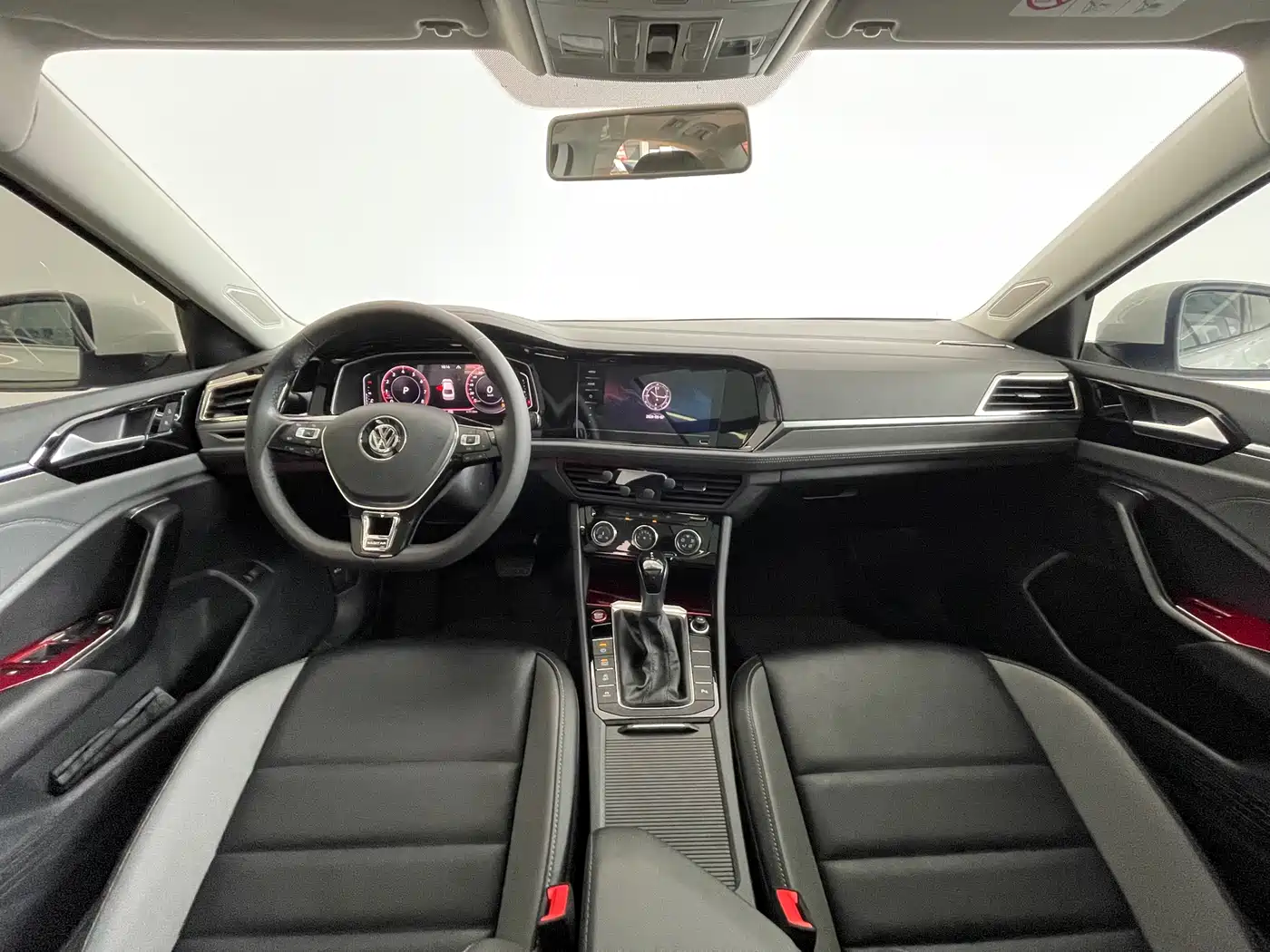 Volkswagen Sagitar 2022 280TSI DSG Surpassing Edition фото 13