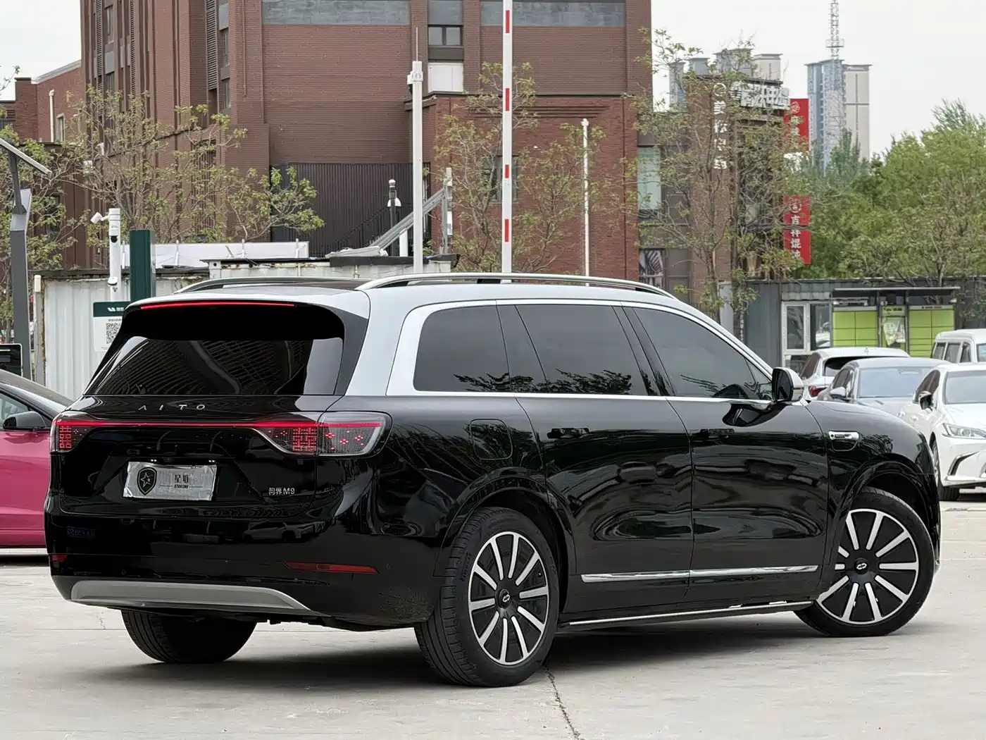 AITO Wenjie AITO M9 2024 Range Extender Max Edition 42kWh 6-seater фото 7