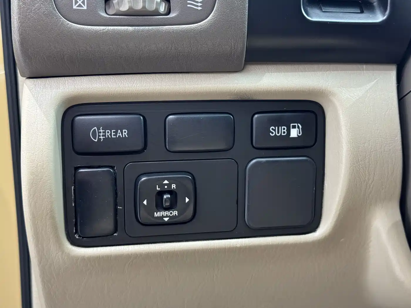 Toyota Land Cruiser 2005 Model 4.7L Automatic VX-R Luxury DVD Edition фото 15