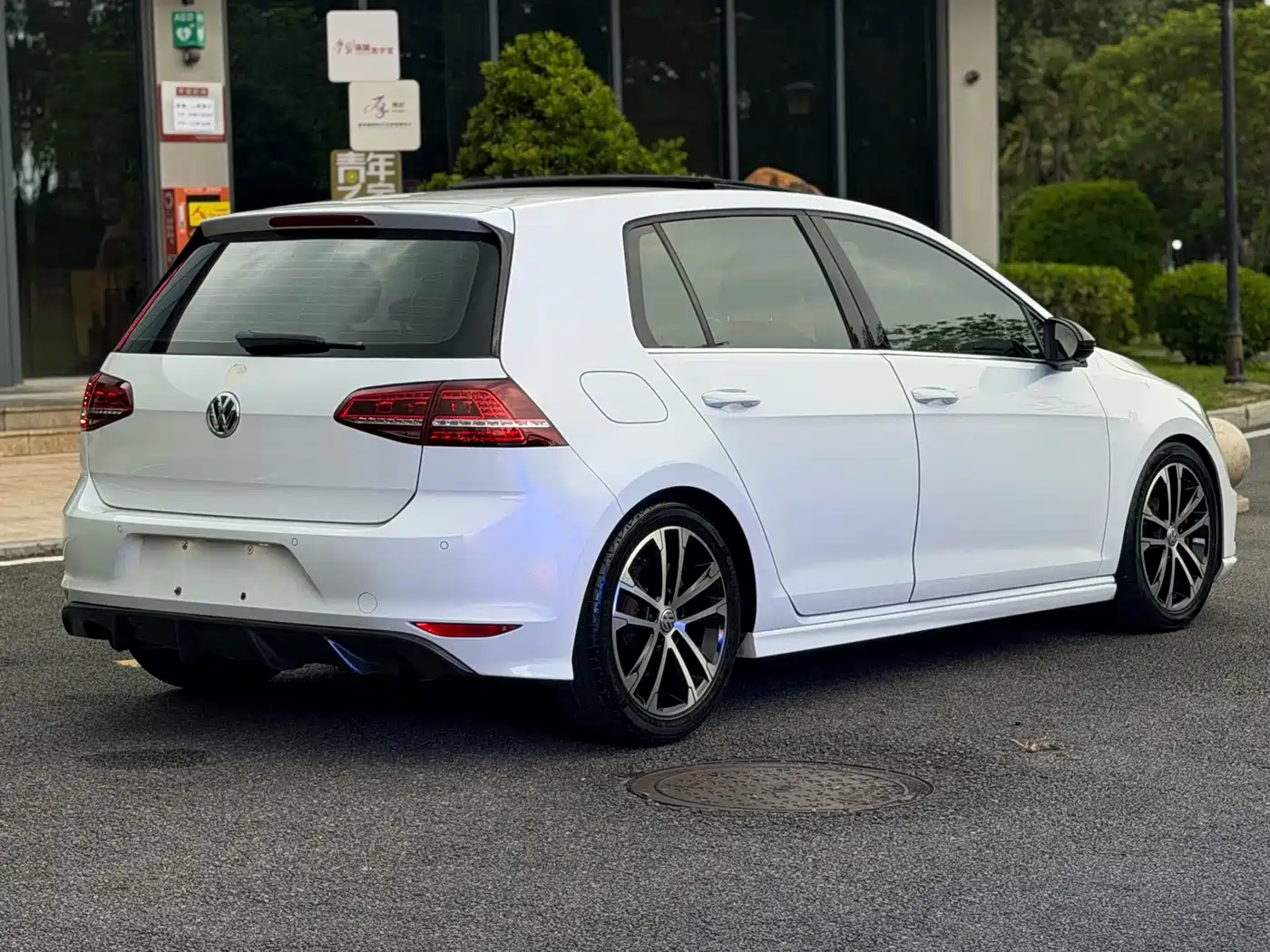 Volkswagen Golf 2017 280TSI Auto R-Line Millionth Anniversary Edition фото 21