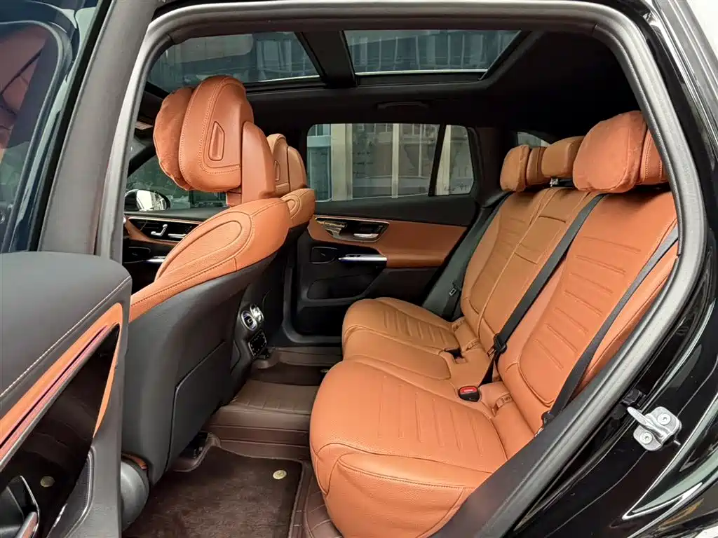 Mercedes-Benz GLC 2023 GLC 300 L 4MATIC Sport 5-Seater фото 4