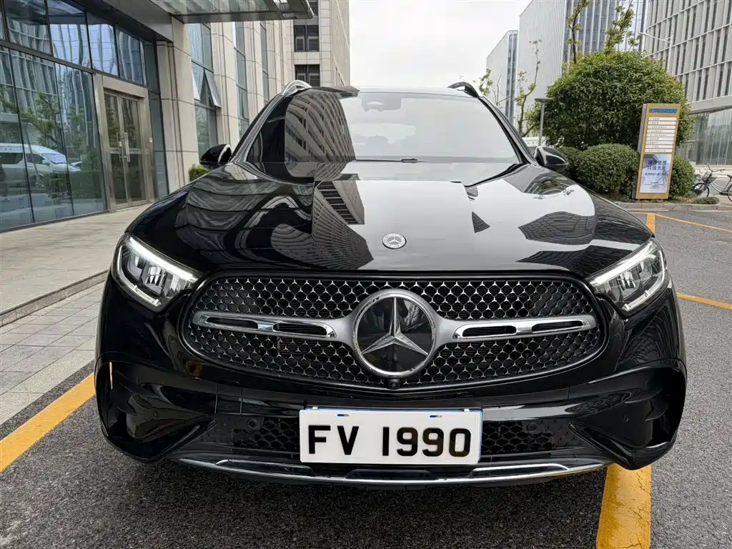 Mercedes-Benz GLC 2023 GLC 300 L 4MATIC Sport 5-Seater фото 2