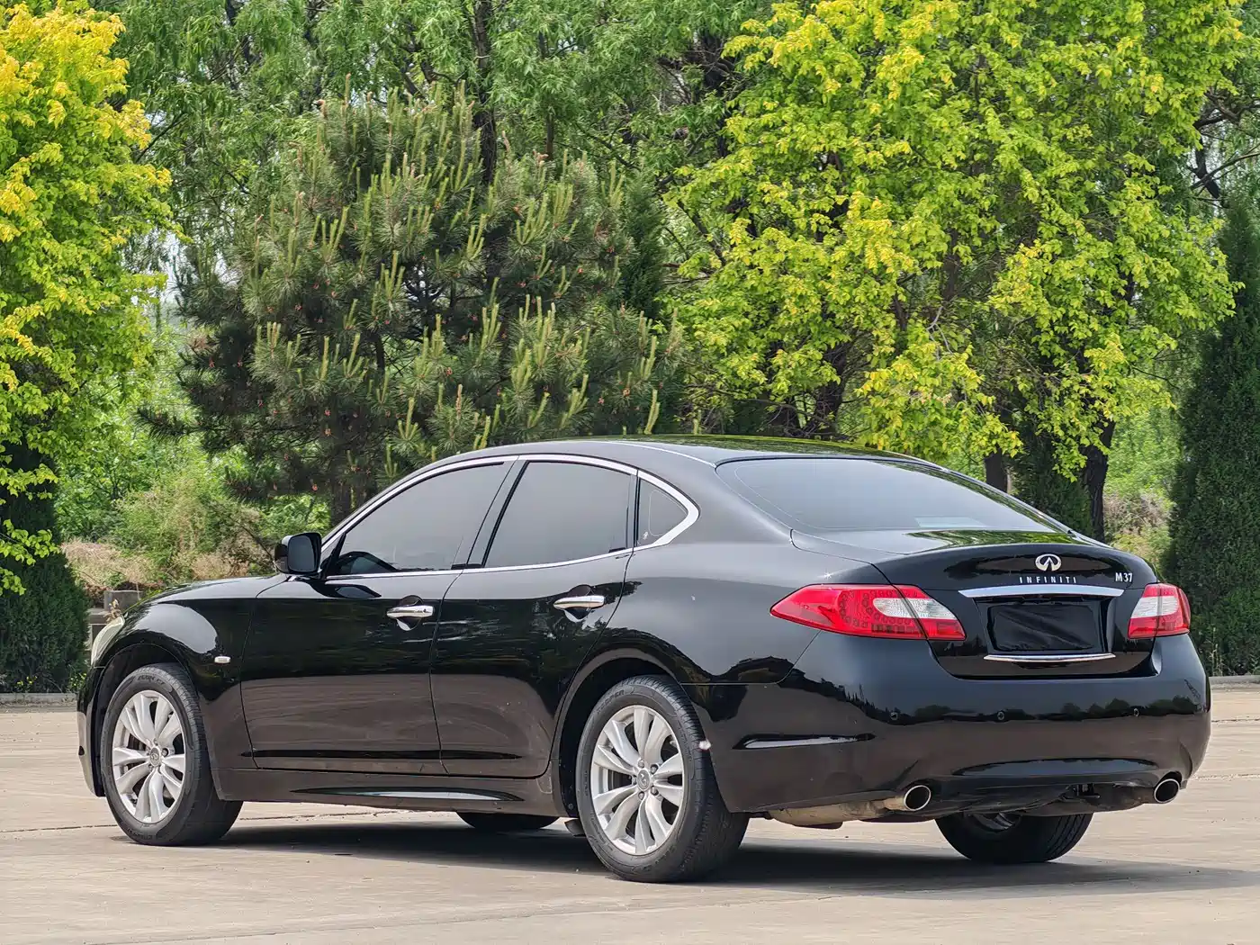 Infiniti M Series 2012 2011 M37