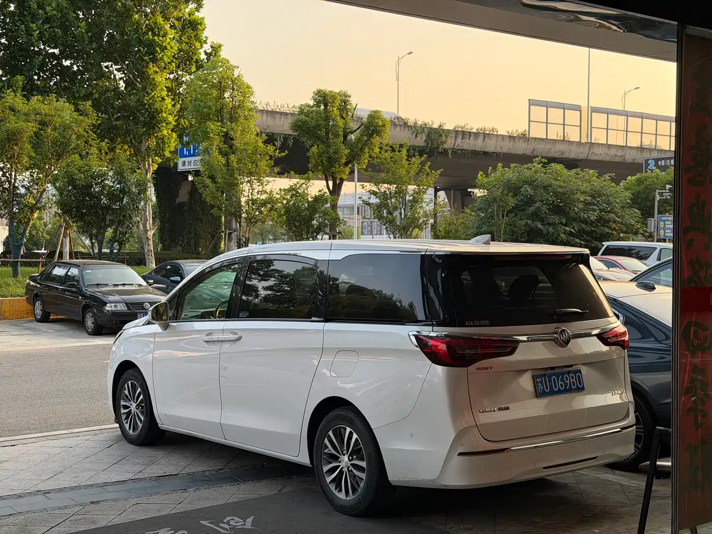 Buick GL8 2021 ES Landlord 653T Premium фото 6