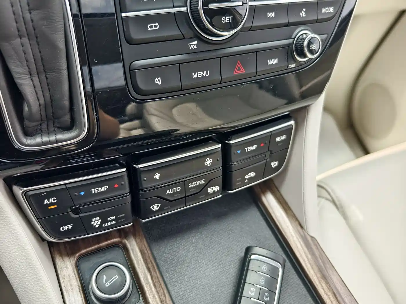 GAC Trumpchi Trumpchi M8 2018 2018 320T Premium Edition
