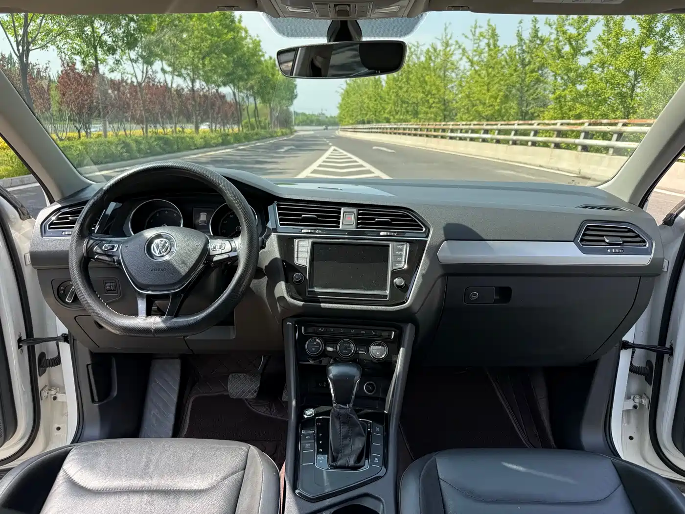 Volkswagen Tiguan L 2018 330TSI Automatic 2WD Luxury Edition фото 6