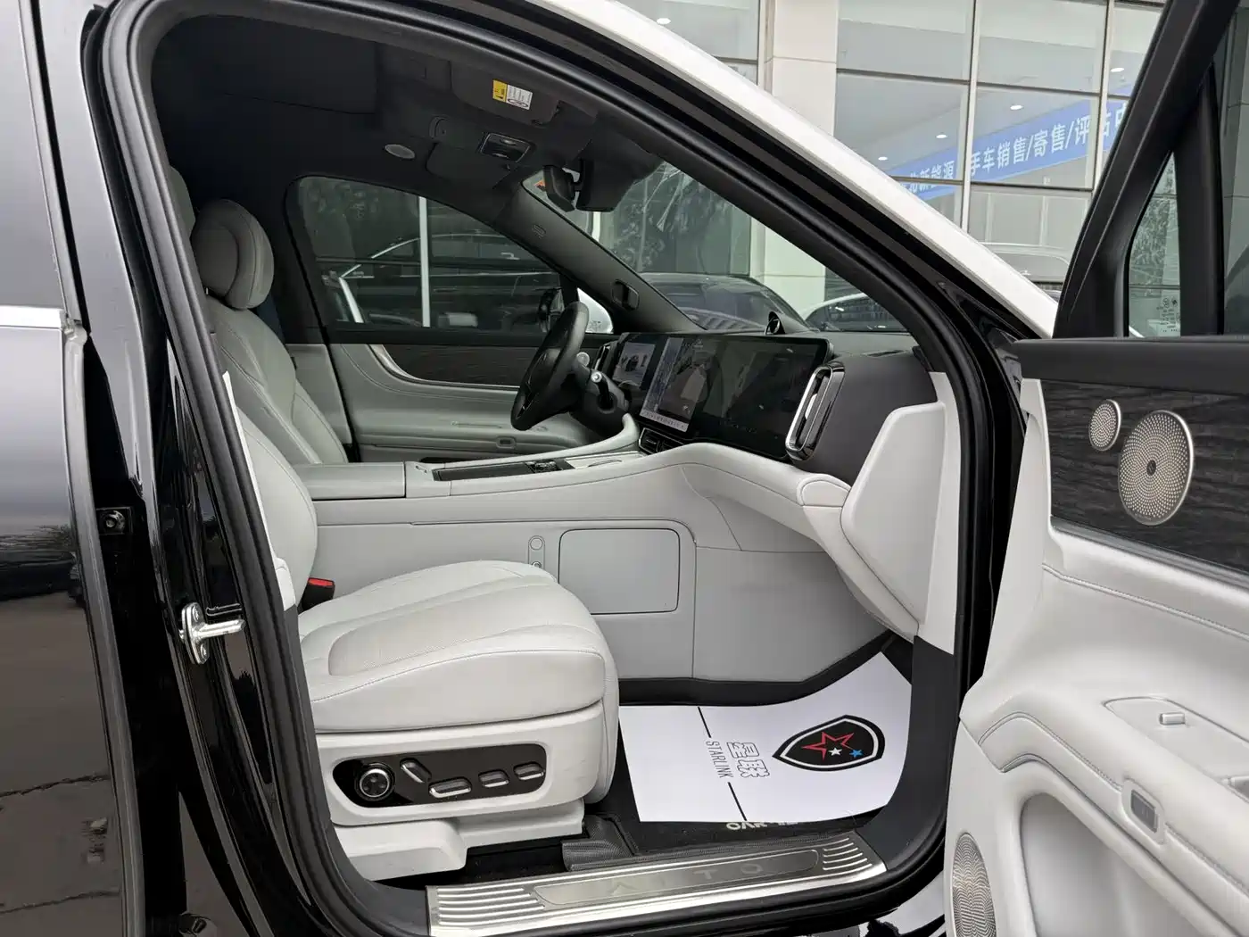 AITO Wenjie AITO M9 2024 Range Extender Max Edition 42kWh 6-seater фото 15