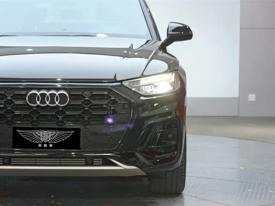 Audi Q5L 2023 40T Luxury Dynamic фото 3