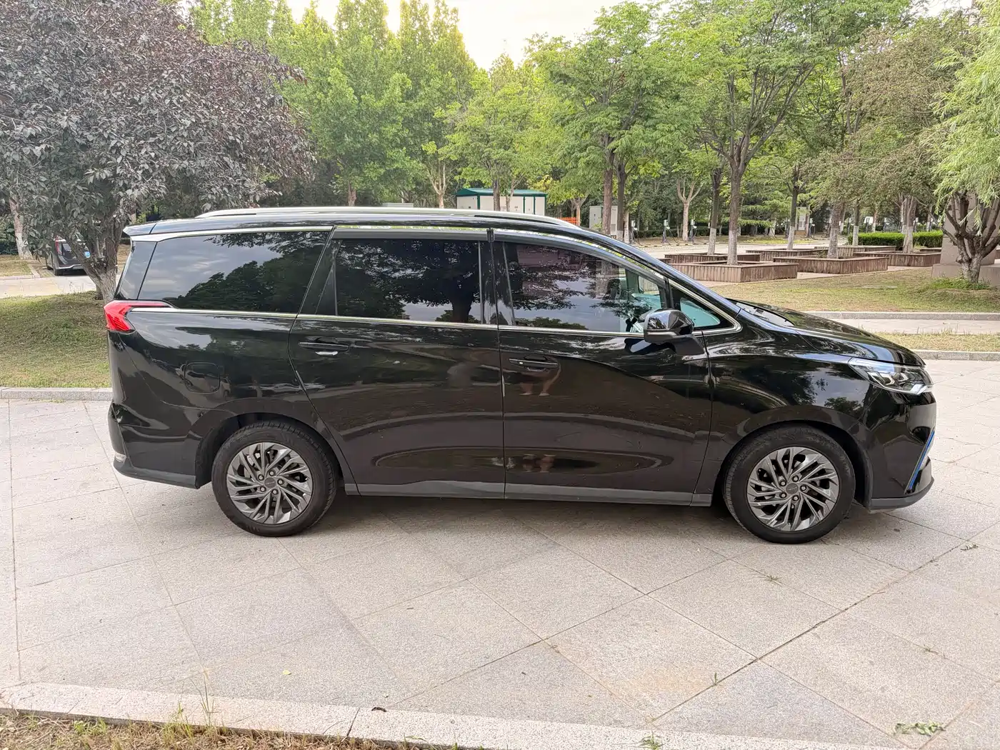 Maxus EUNIQ 5 2021 2020 1.3T PLUG IN Premium Edition