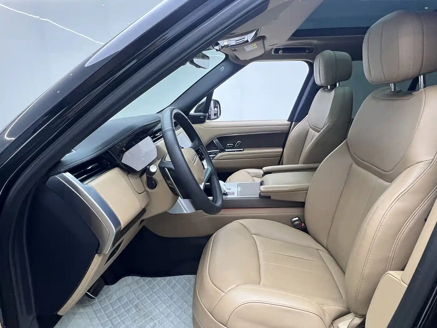 Land Rover Range Rover 2024 3.0 L6 360PS Golden Age Edition фото 20