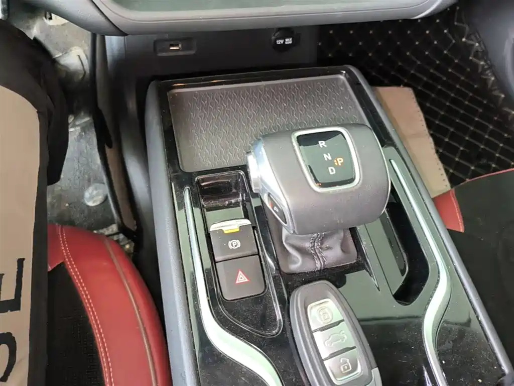 Hongqi E-QM5 2022 431km Charging Enjoyment Edition фото 10
