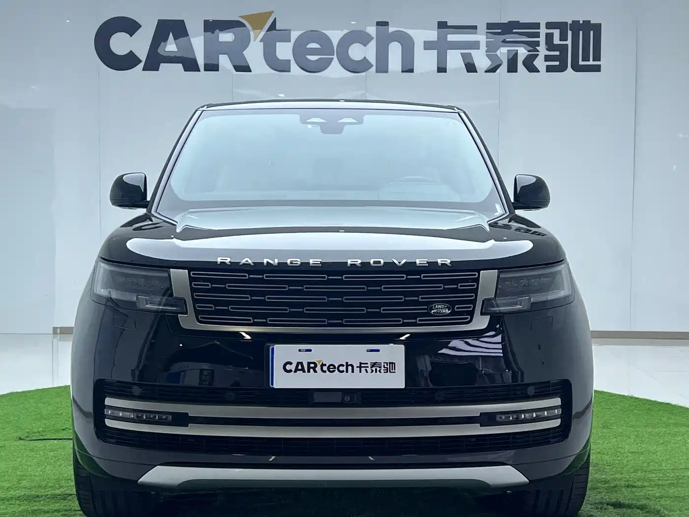 Land Rover Range Rover 2024 3.0 L6 360PS Golden Age Edition фото 8