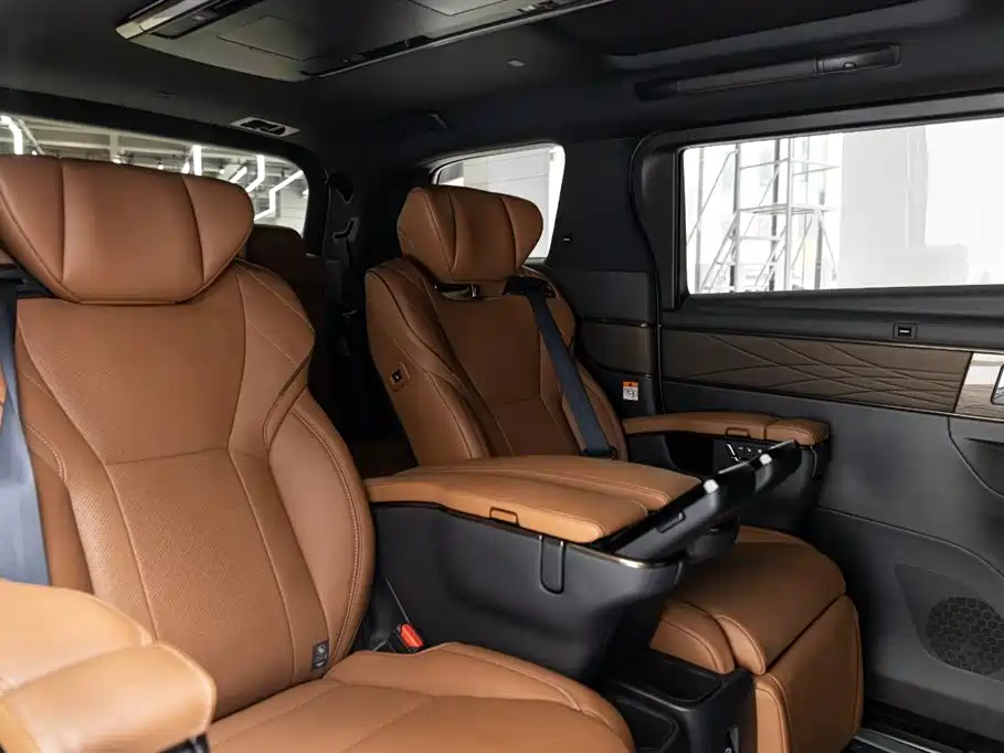 Toyota Alphard 2024 Hybrid 2.5L Ultimate Enjoyment Edition фото 14