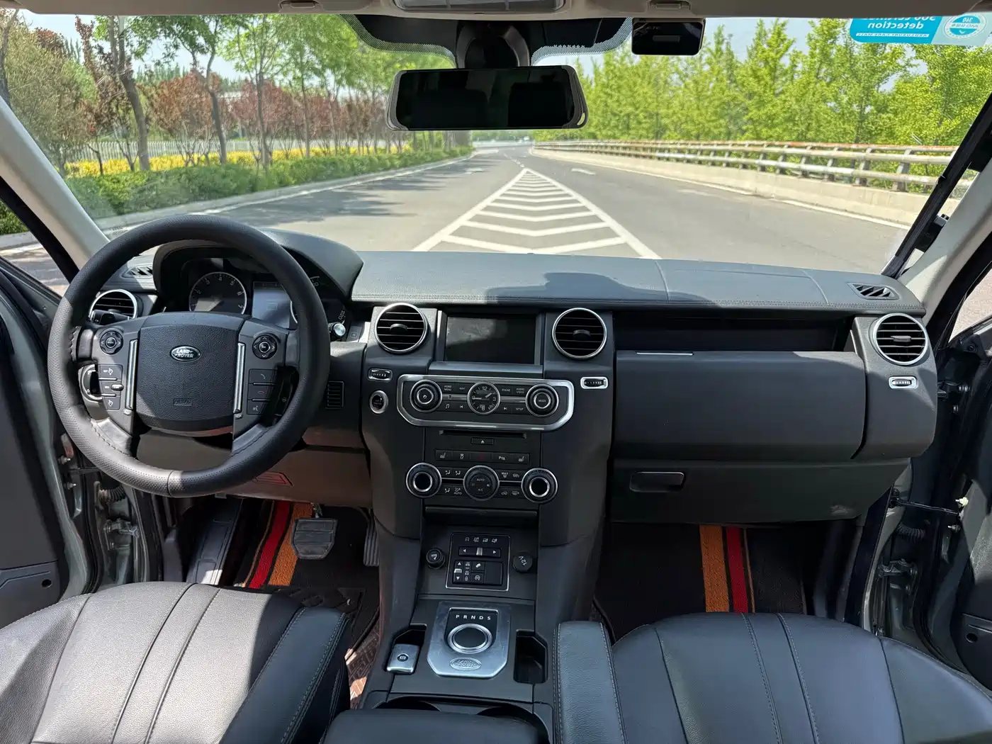 Land Rover Discovery 2014 3.0 SC V6 HSE фото 6