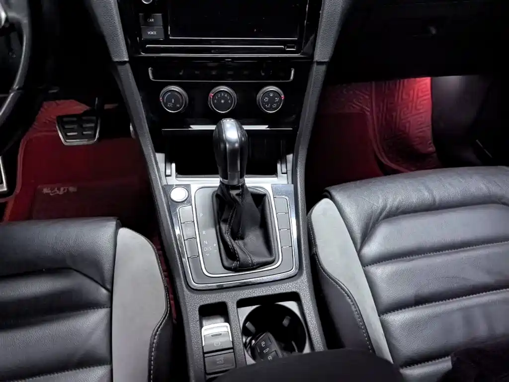 Volkswagen Golf 2019 280TSI DSG R-Line (China V) фото 14