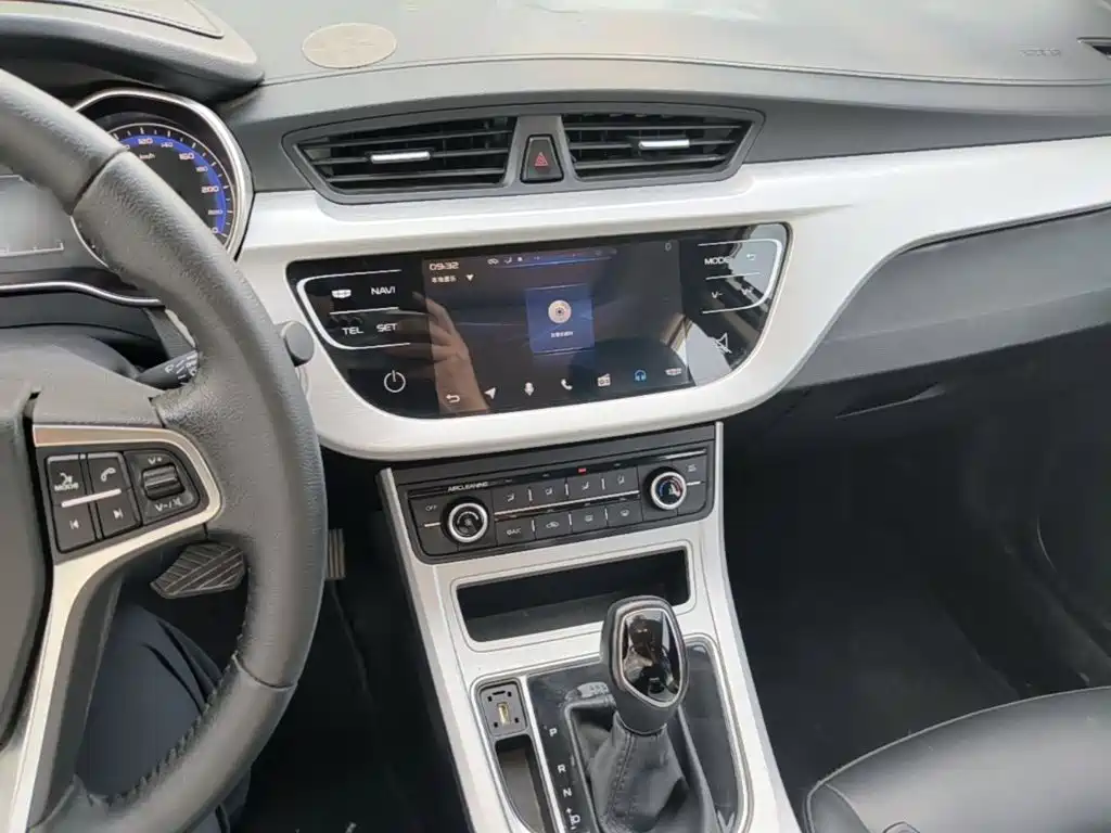 Photo 10 - Geely Vision